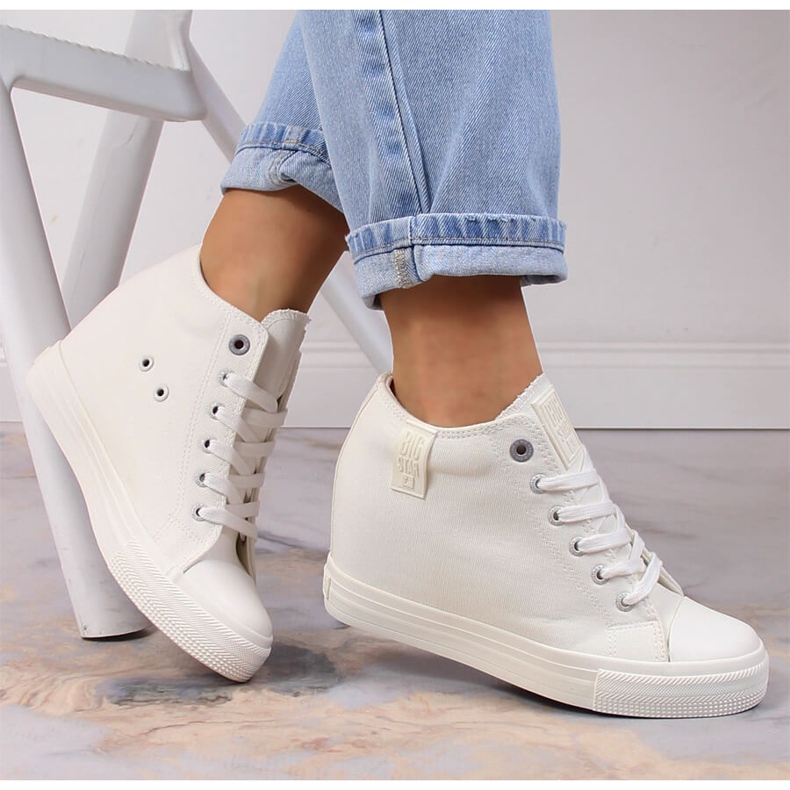 Sneakers da donna sulla zeppa bianca Big Star LL274035 1