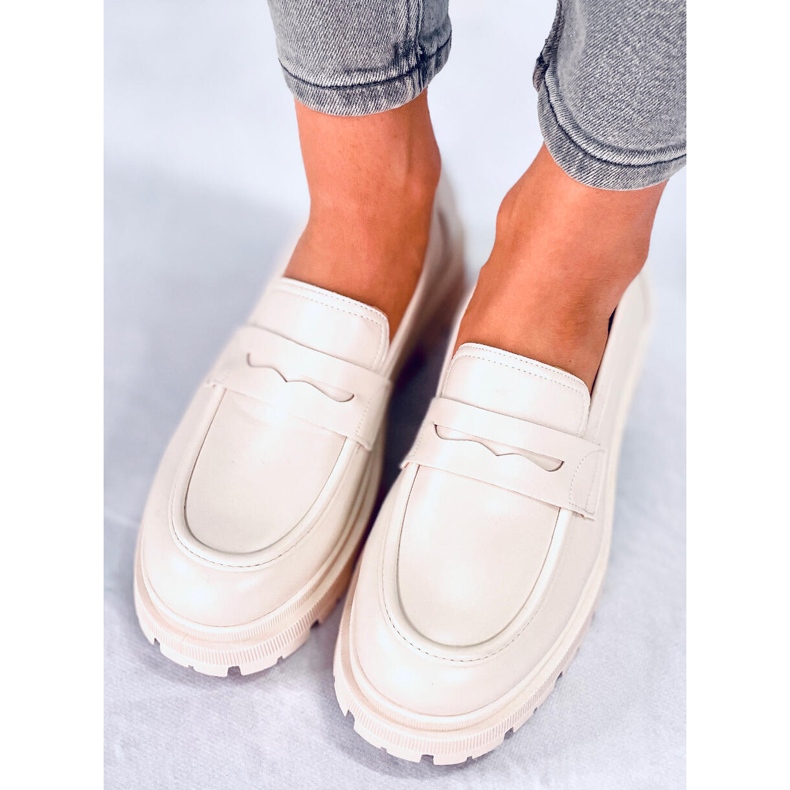 BM Dench Mocassini beige con plateau 1