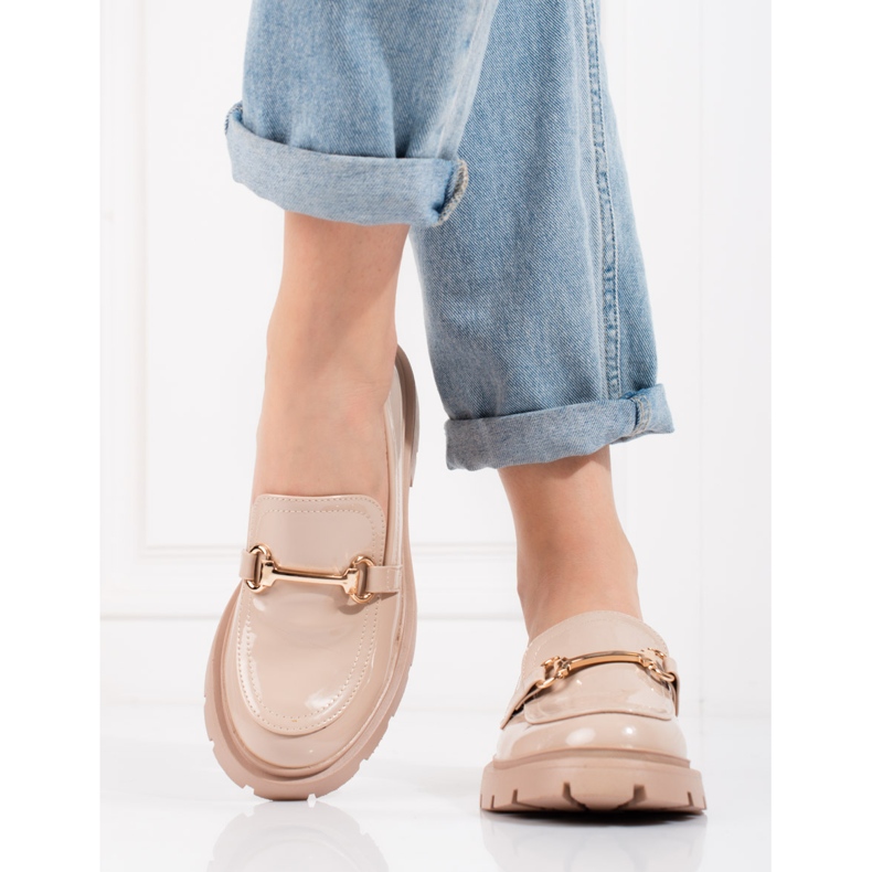 Scarpe laccate beige di Shelovet 1