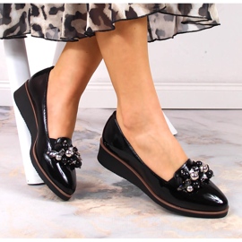 Scarpe con zeppa laccate nere con perline Potocki SZ12031 nero 1