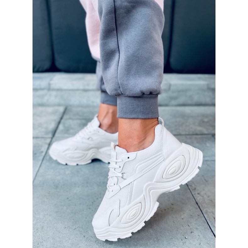 Scarpe sportive da donna beige con suola alta 4