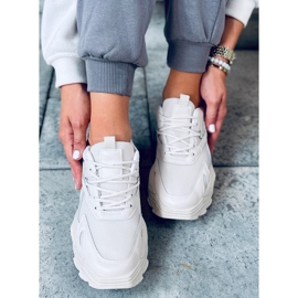 Scarpe sportive da donna beige con suola alta 1