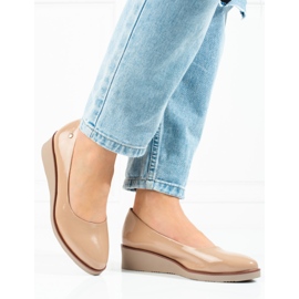 Décolleté con zeppa beige Vinceza da donna 1