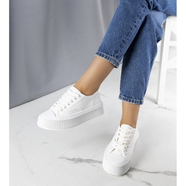 Sneakers bianche con plateau di Delores bianca 1