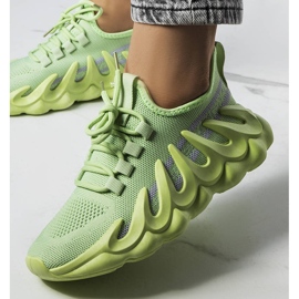Sneakers verdi su una suola Beth alla moda verde 1