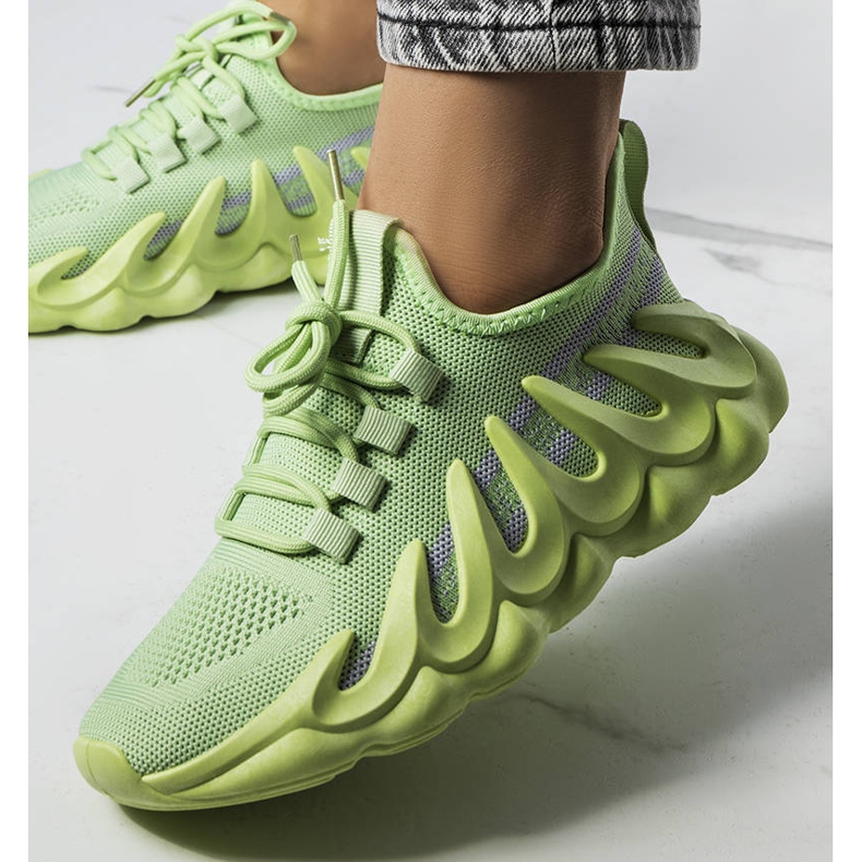 Sneakers verdi su una suola Beth alla moda verde 1