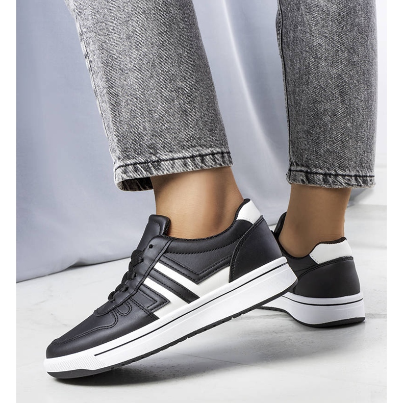 BM Sneakers nere con inserti bianchi di Olympia nero 1