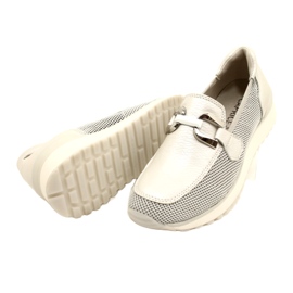 Mocassini in pelle da donna Caprice con decorazione 9-24502-20 132 Pearl Combina bianco 5