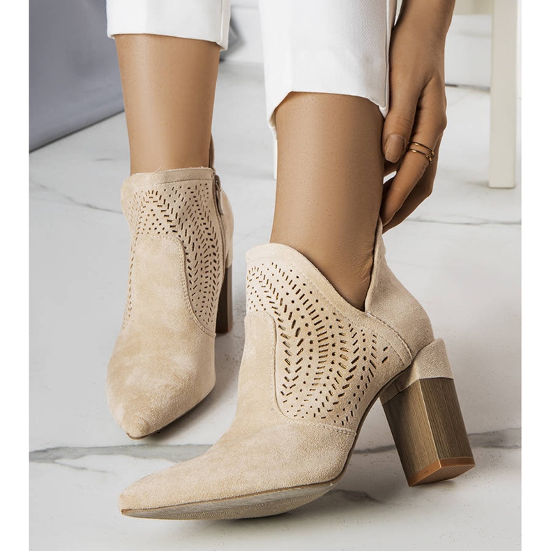 Stivali traforati beige di Hachée 1
