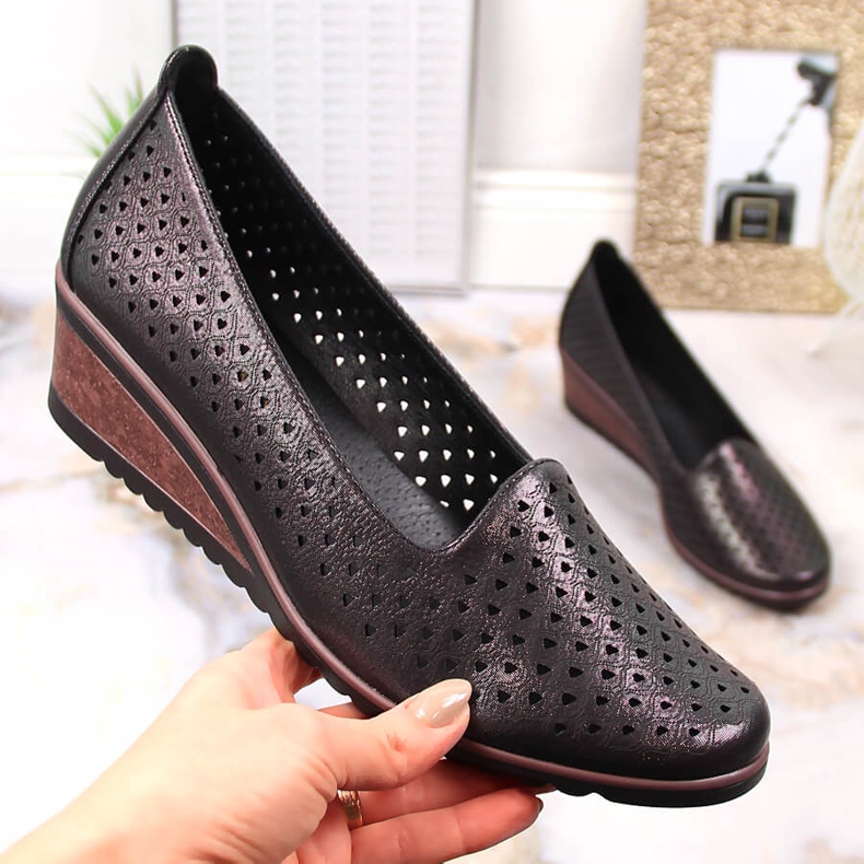 Scarpe con zeppa traforate nere lucide da donna Potocki SZ12018 nero 1
