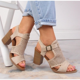 Sandali in camoscio su palo con tomaia beige traforata eVento 3581 1