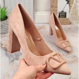 Décolleté con tacco in camoscio beige Vinceza 2246 2