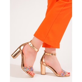 Eleganti sandali con perline dorate di Shelovet d'oro 1