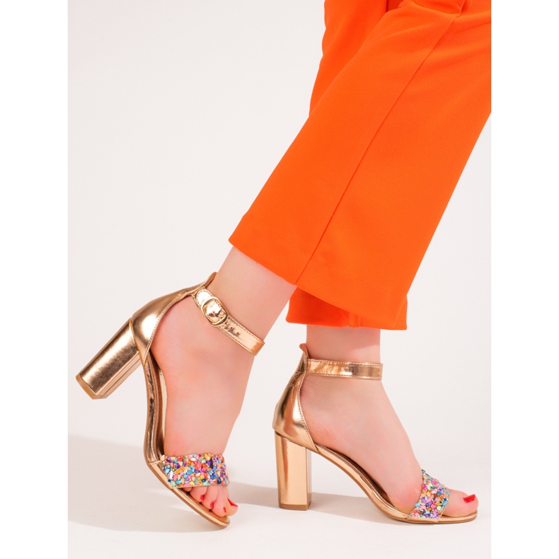 Eleganti sandali con perline dorate di Shelovet d'oro 1