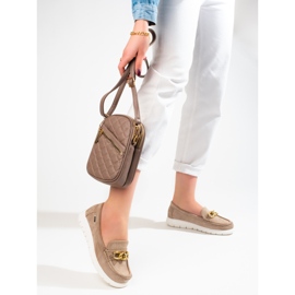 Comodi mocassini da donna sulla piattaforma beige Shelovet 1