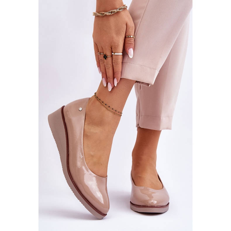 Vinceza Décolleté Classiche Con Zeppa In Vernice Beige Paola 1