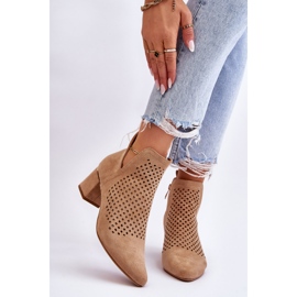Vinceza Stivali in camoscio traforato con cut-out su tacco Blakely beige 2