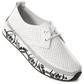Scarpe in pelle da donna sulla piattaforma bianca T.Sokolski W23-29 1