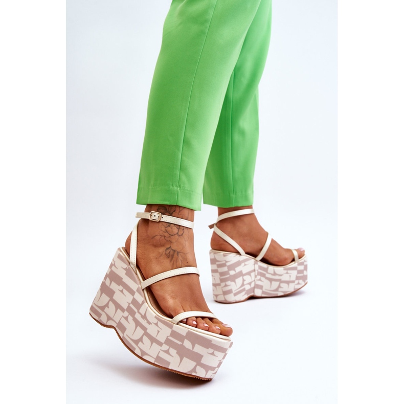 FS1 Sandali Alla Moda Con Zeppa Con Motivi Beige Claria marrone 2
