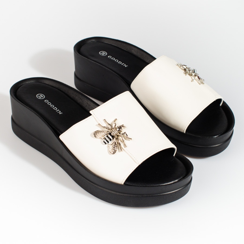 Pantofole bianche da donna su una comoda zeppa Shelovet bianco 1