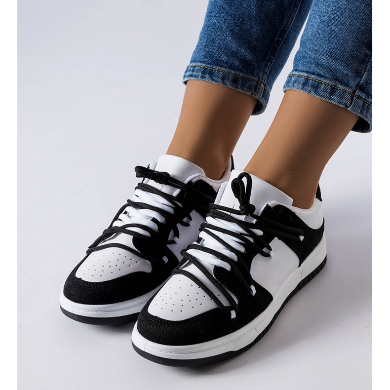 Sneakers nere realizzate con materiali misti di Hila bianca 1