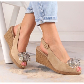 Sandali da donna con zeppa in camoscio con cristalli beige Potocki SZ12055 1