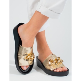 Comode pantofole Shelovet da donna dorate con catena d'oro 1