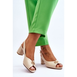 Sandali in pelle beige alla moda con tacco alto Hette 2