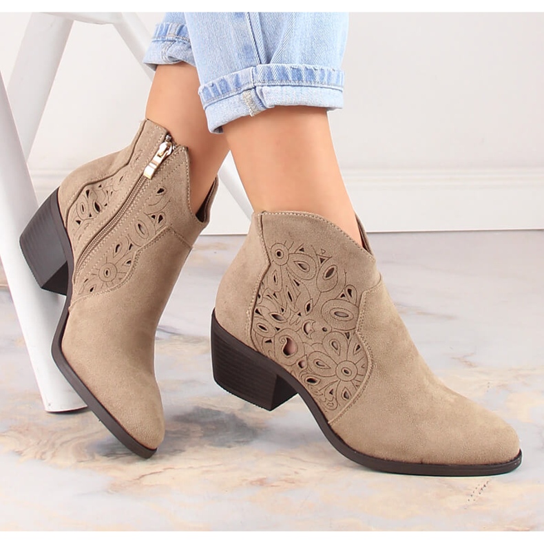 Stivali texani da donna in camoscio traforato beige Jezzi RMR1921-42 1