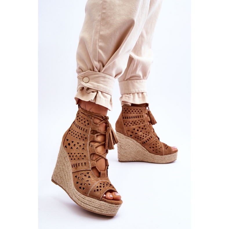 Stivali con zeppa traforati in camoscio Cammello Berthe beige 2
