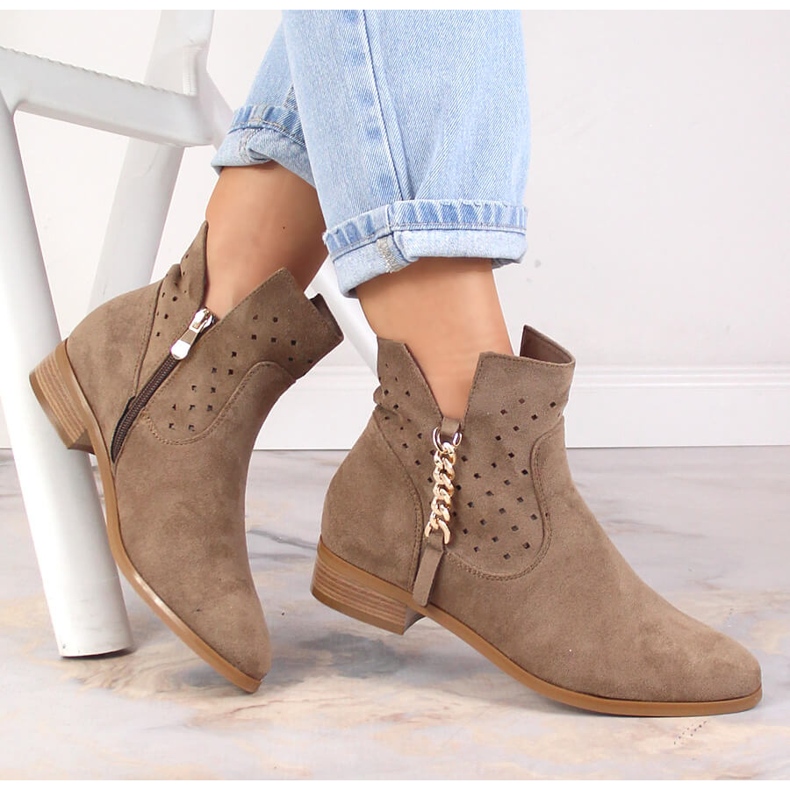 Stivali da donna in camoscio traforato beige scuro Vinceza 10885 1