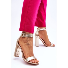 Sandali con tacco Georgina oro d'oro 2