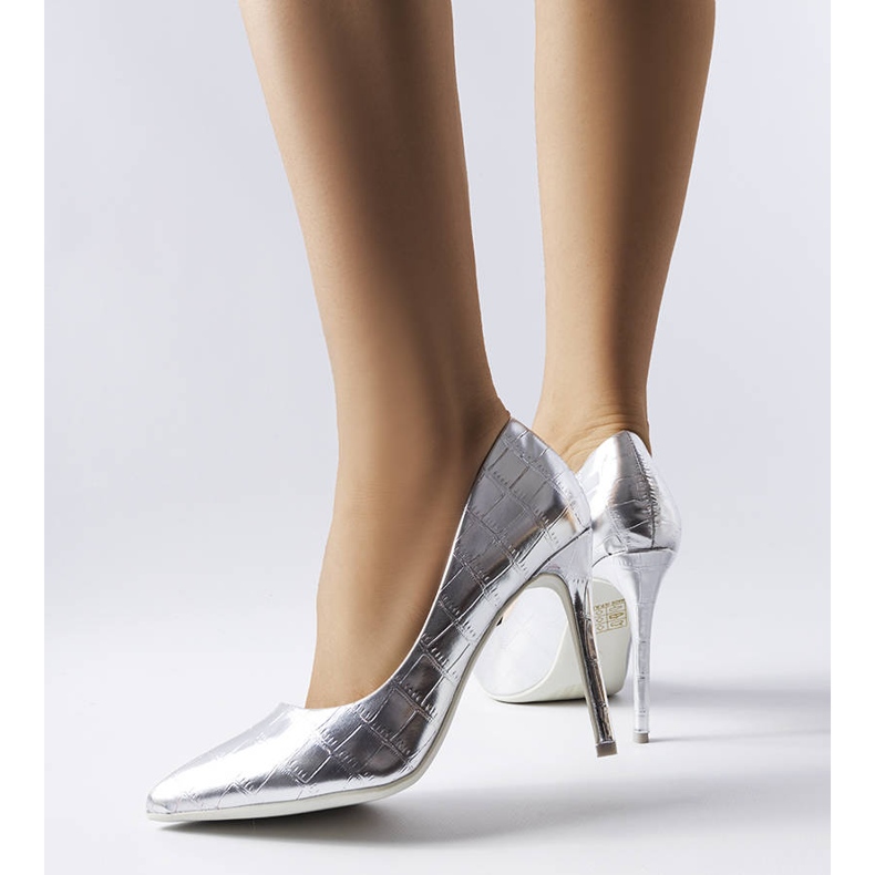 PA1 Spilli in argento decorati con sbalzo Raison d'argento 1