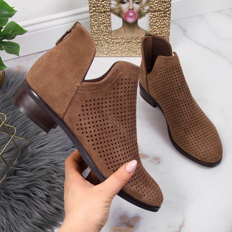 Stivali primaverili Vinceza in camoscio traforato beige 1