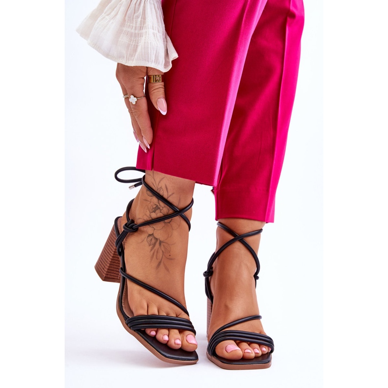 Sandali in pelle da donna con tacco nero Seyna 1