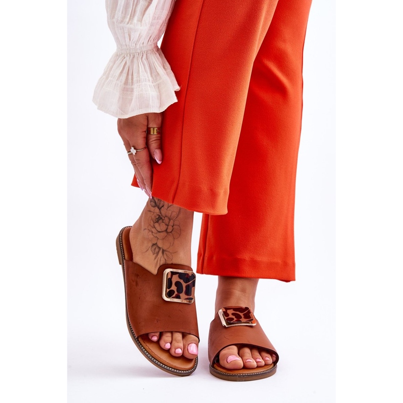 FJ1 Pantofole da donna con elemento decorativo Camel Leonia marrone 1