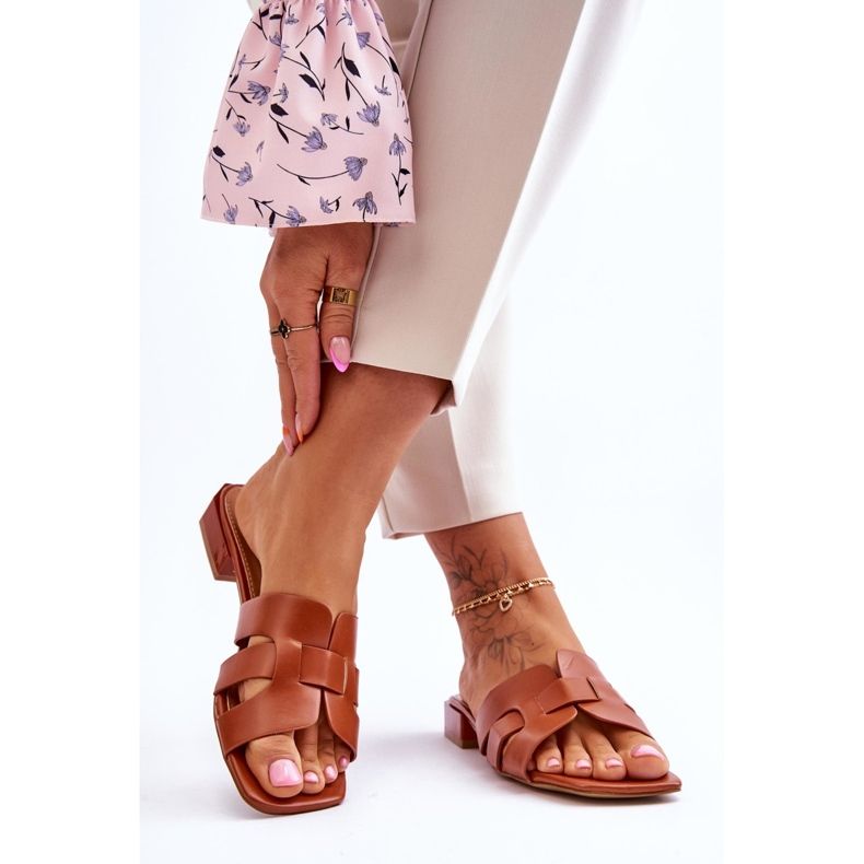 FJ1 Pantofole in pelle Fendy cammello da donna classiche marrone 2