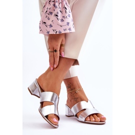 Classiche pantofole in pelle Miley color argento con tacco basso d'argento 2