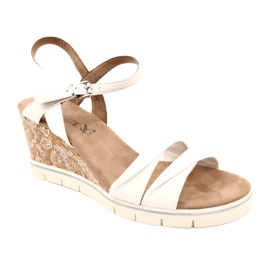 Sandali in pelle con zeppa Caprice 9-28710-20 160 Softnap bianco 3