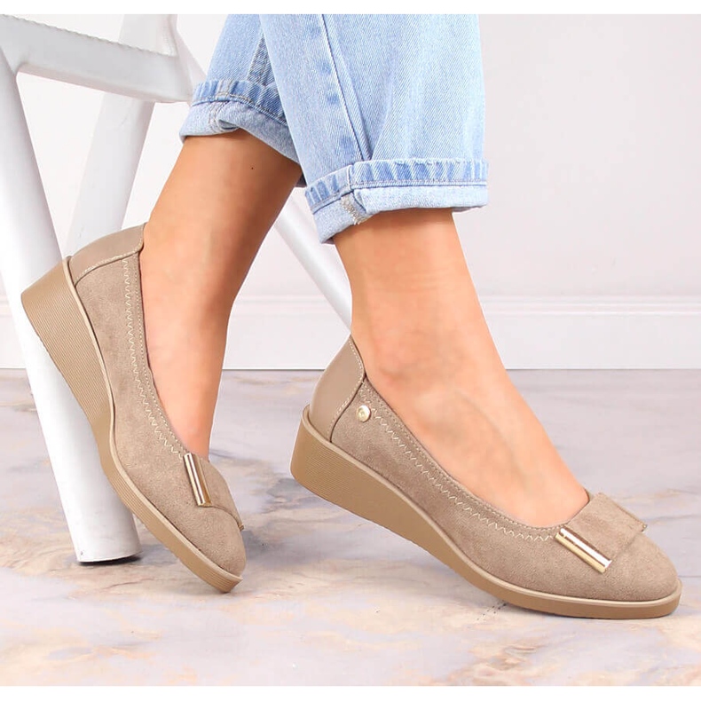 M. DASZYŃSKI Décolleté con zeppa in camoscio da donna beige M.Daszyński MR2265-4 1