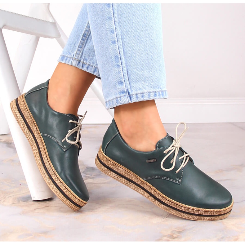 Scarpe comode in pelle da donna sulla piattaforma verde Helios 380 1