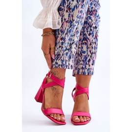 Eleganti sandali Michele fucsia su un tacco rosa 1