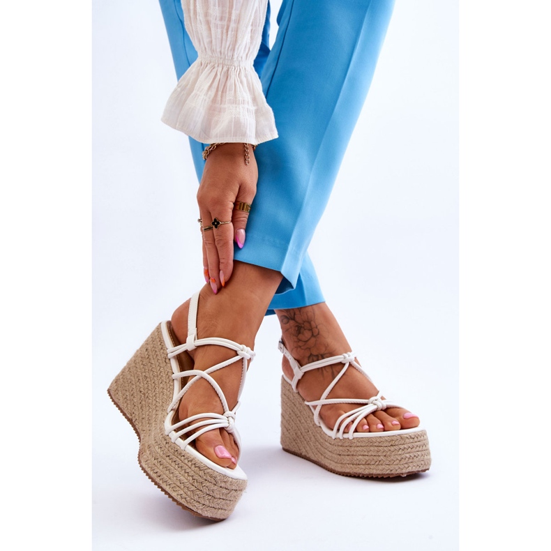 Sandali Alla Moda Con Zeppa Con Treccia Bianca Nessia 2