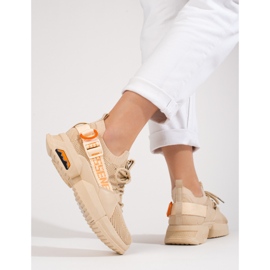 Sneakers traforate beige da donna di Shelovet 2