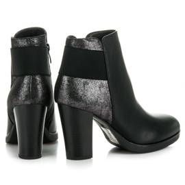 Vinceza Stivali sul post nero 1