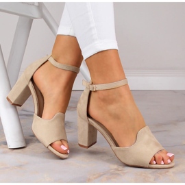 Sandali da donna in camoscio su un post beige Potocki YQ21035 1