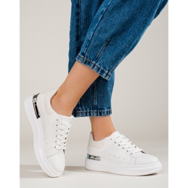 Scarpe sportive da donna su una piattaforma alta bianca Shelovet bianco 1
