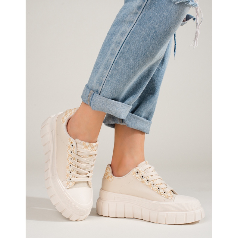 Sneakers crema da donna su una piattaforma alta Shelovet beige 2
