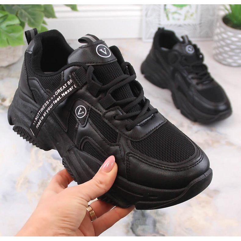 Scarpe sportive da donna sneakers nere Vinceza 13577 nero 1