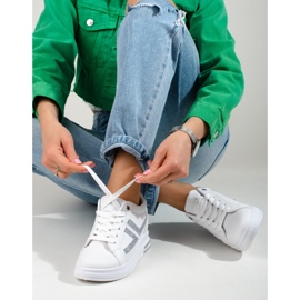 Sneakers bianche con zeppa nascosta di Shelovet bianco 1
